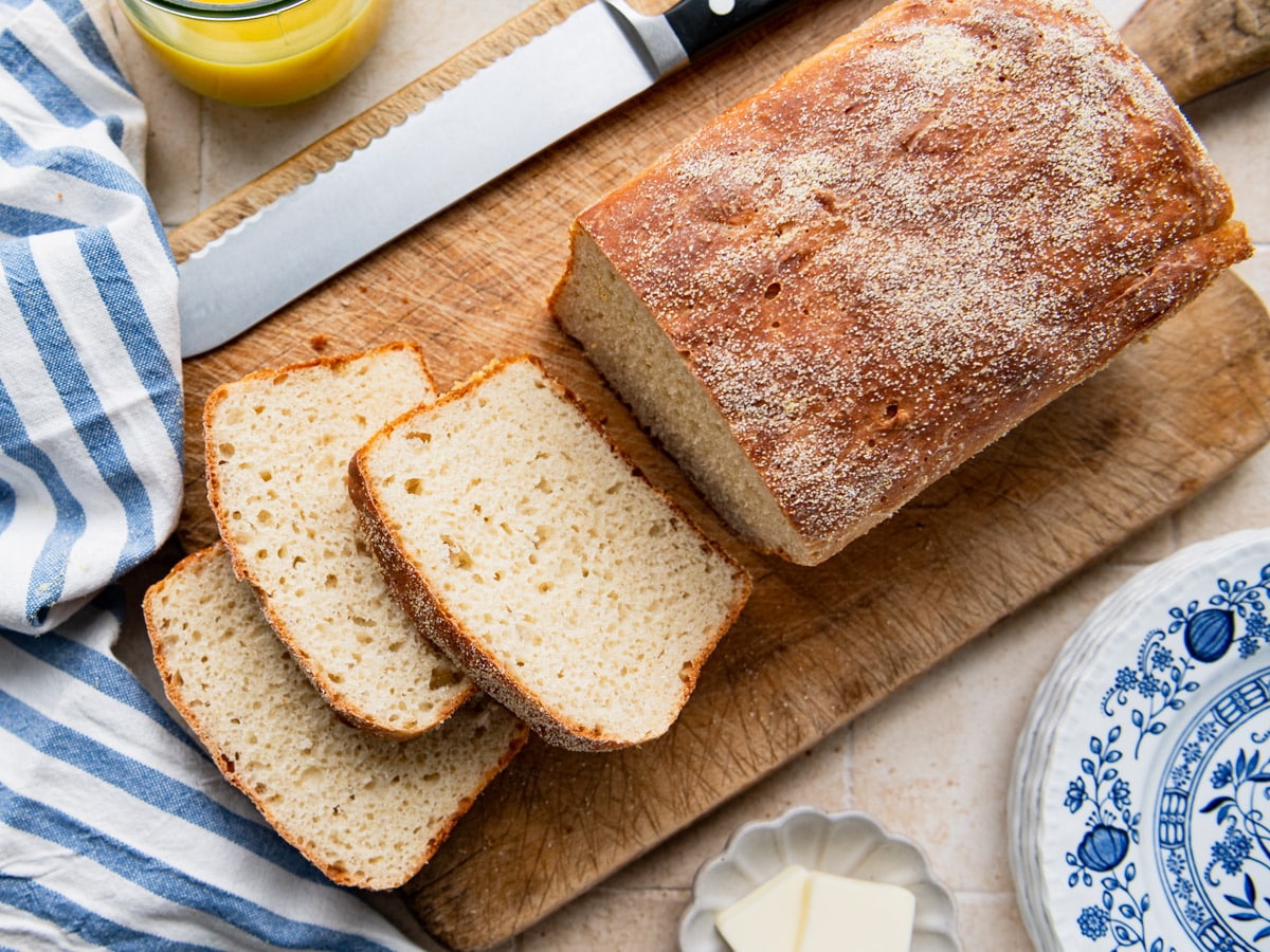 Easy No-Knead English Muffin Bread: Loaf with Perfect Nooks